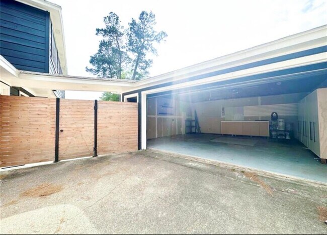 Building Photo - 20211 Salzburg Ln