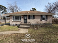 Building Photo - Charming 3BR Home w/ Hardwood Floors & Fenced Backyard in East Memphis