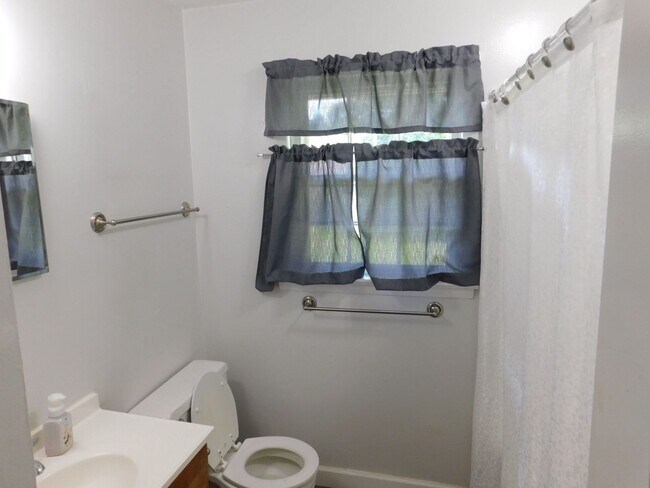 Building Photo - Great Family home