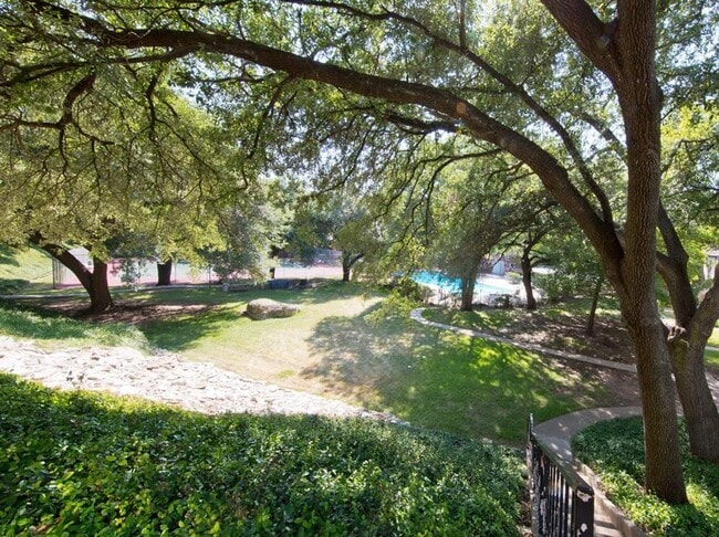Building Photo - 6534 E Hill Dr
