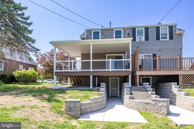 Building Photo - 559 A St