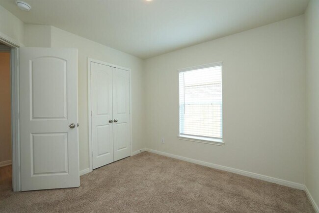 Building Photo - 20914 Solstice Point Dr
