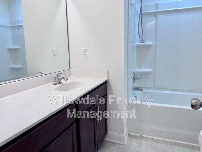 Building Photo - 23 Bordeaux Dr