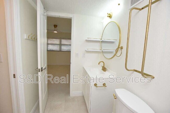 Building Photo - 141 Fernery Rd