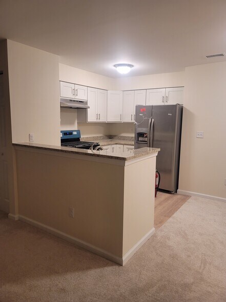 Building Photo - 27 Lear Ct