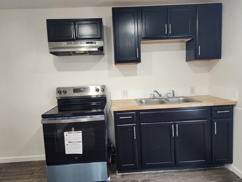 Primary Photo - 129 Willow St