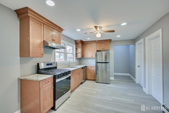 Building Photo - 36 2nd Ave