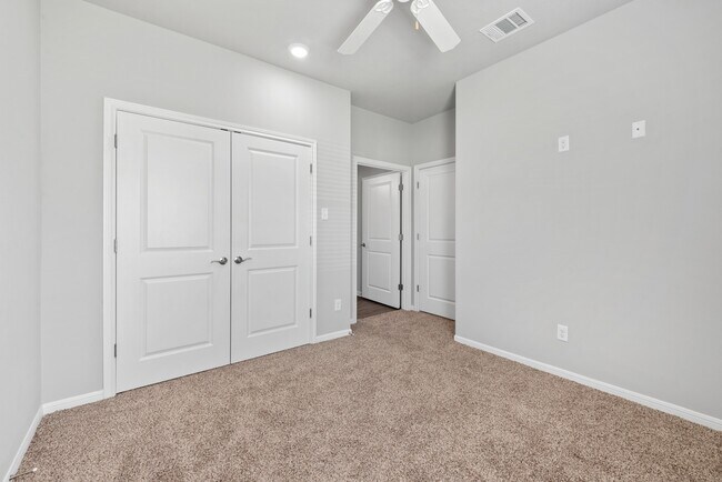 Building Photo - 1326 Prairie Dr