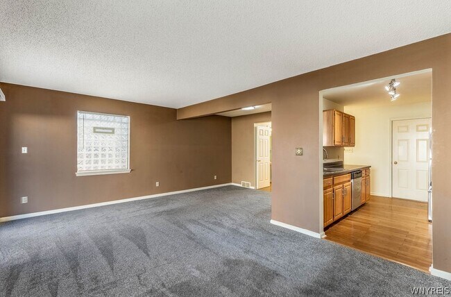 Building Photo - 319 King Peterson Rd