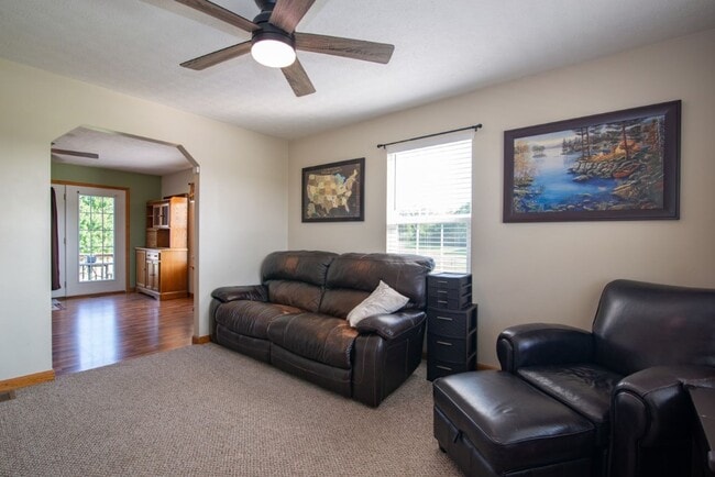 Building Photo - 650 Farmington Dr