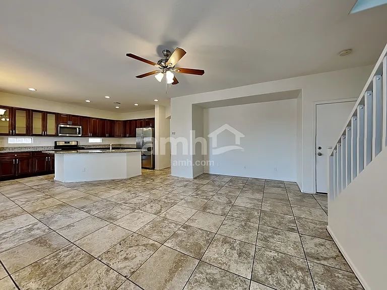 Building Photo - 7825 S 73rd Ln