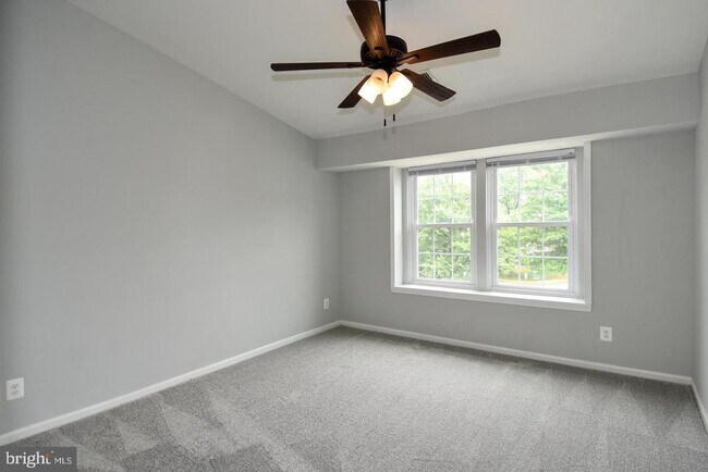 Building Photo - 4056 Grays Pointe Ct