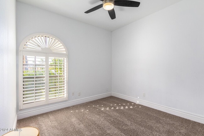 Building Photo - 7558 N Vía De La Luna