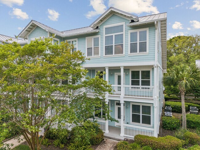 Building Photo - 3 bedroom 3.5 bath on island