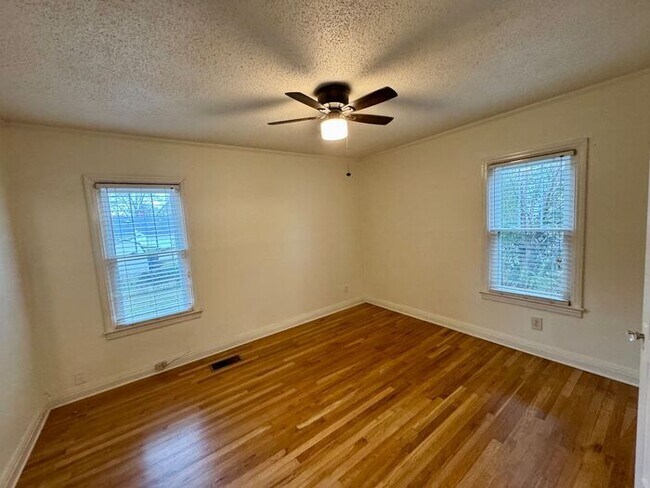 Building Photo - Just in time for the Holidays-Medical District Location, Character Galore