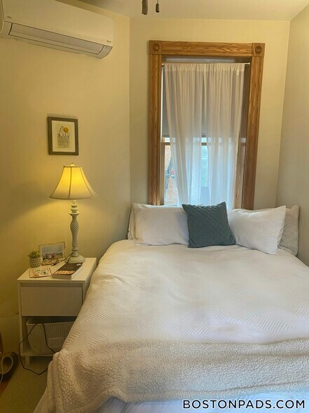 Building Photo - 16 S Russell St