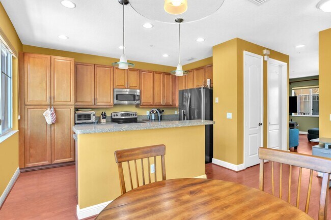 Building Photo - 581 NW 35th Ln