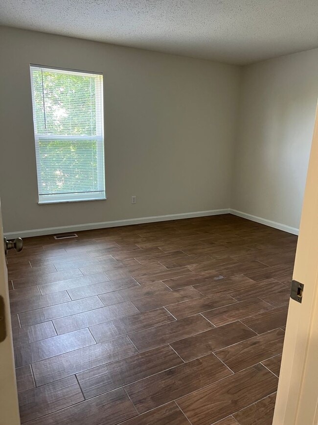 Building Photo - 4 bedroom rental home