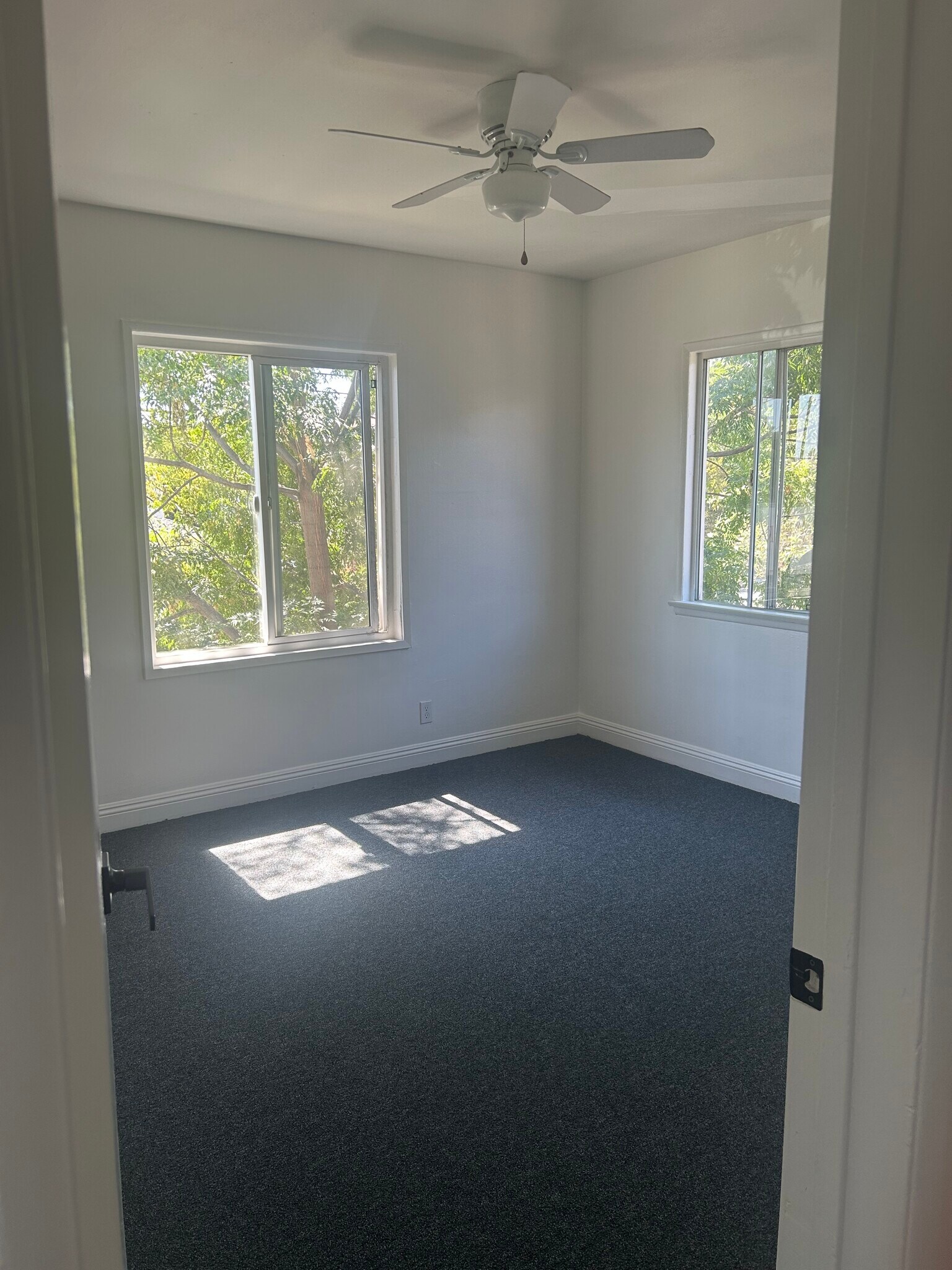 Building Photo - 12233 Vanowen St