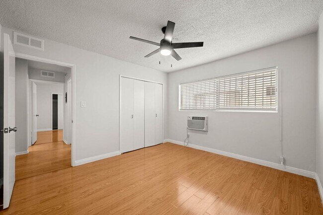 Building Photo - 607 Flores St