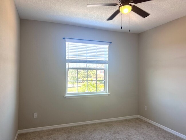 Building Photo - IMMACULATE 2/2- UPSTAIRS CONDO - PALMER RA...