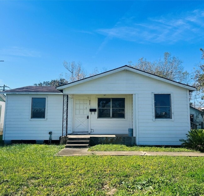 Primary Photo - 411 N Parrish St