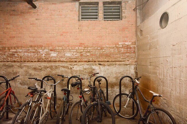 Building Photo - 17 N Loomis St