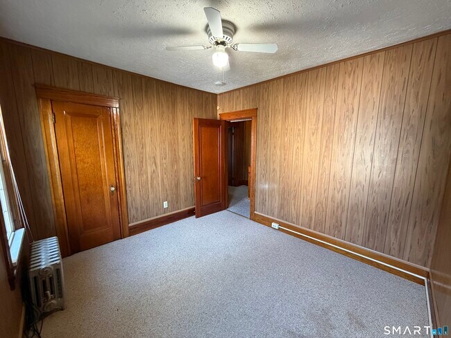 Building Photo - 9 Floral Ave