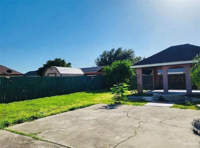 Building Photo - 8 E Fudge Dr