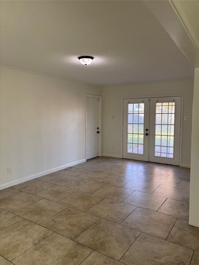 Building Photo - 4322 Woodmont Dr