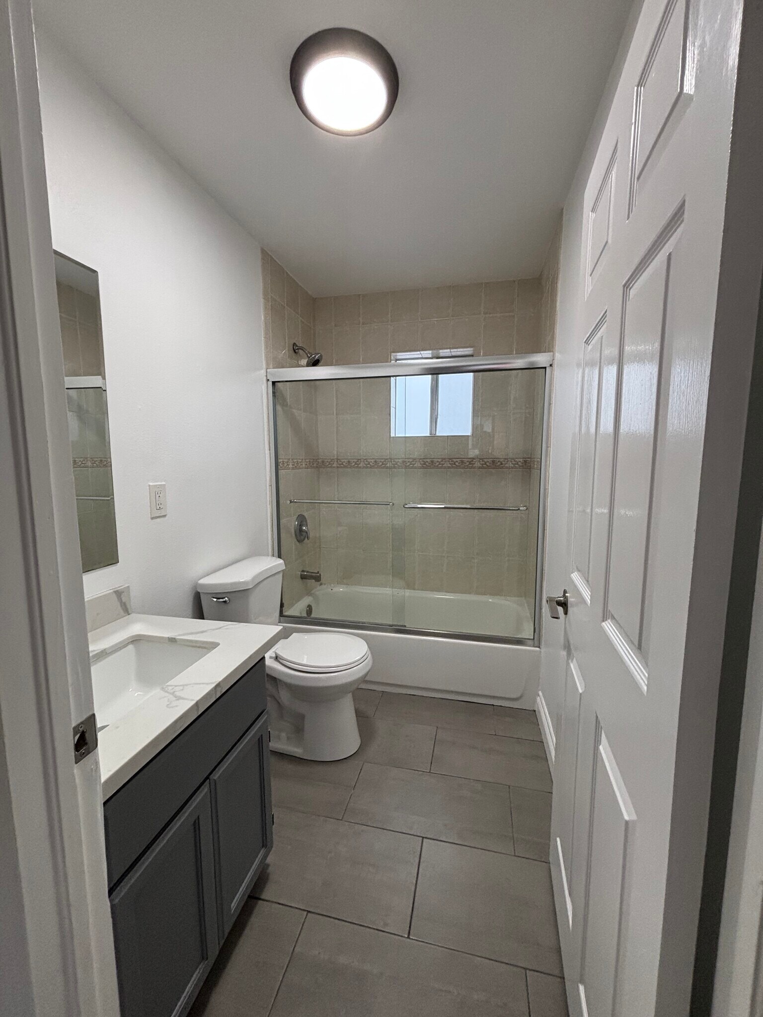 Building Photo - 2429 E 110th St