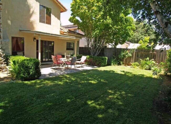 Building Photo - 2524 Garlandwood Dr