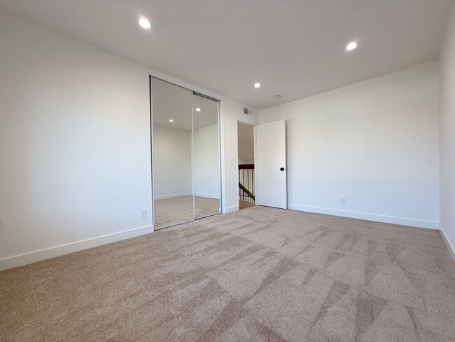 Building Photo - Greenbrook Estate Home