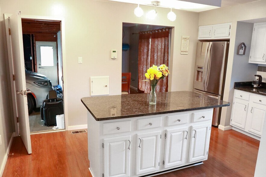 Building Photo - 15472 Duxbury Way