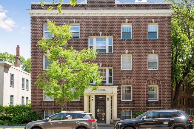 Building Photo - 2733 Girard Ave S