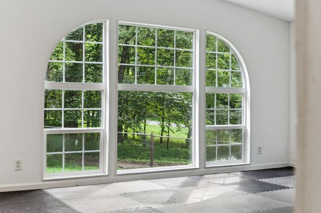 Building Photo - 3063 Sweet Home Rd