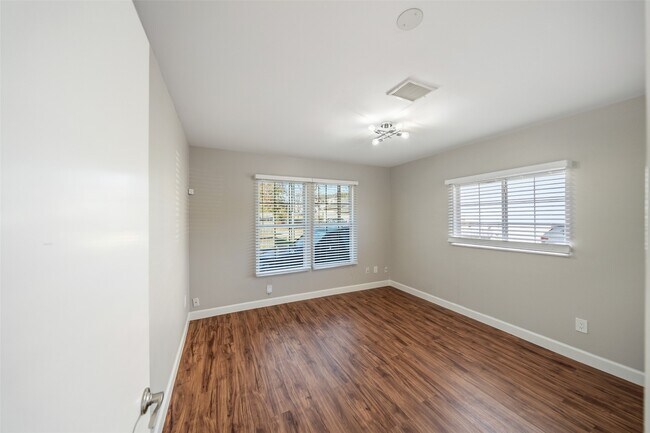 Building Photo - 2009 N Durham Dr