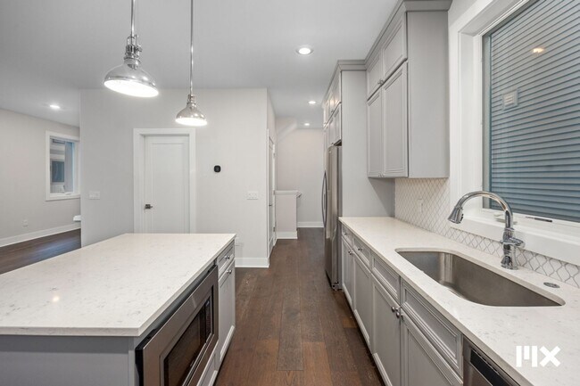 Building Photo - Two Bedroom Condo on Lookout Hill in Grand Rapids!