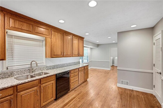 Building Photo - 5223 Davantry Dr