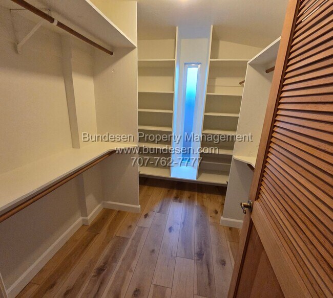 Building Photo - Beautifully updated 2015 Sq. Ft. Ranch-Style Home featuring 4BD/3BA| Brush Creek, Santa Rosa