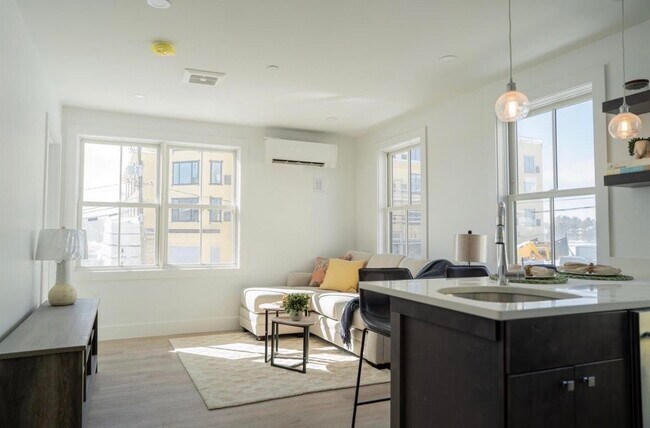 Building Photo - 238 Deer St