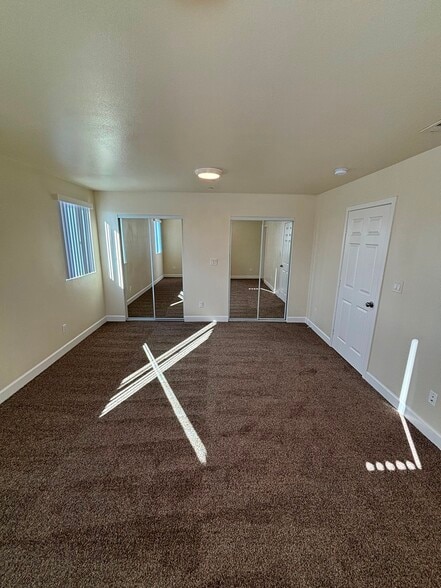 Building Photo - 428 W 109th Pl