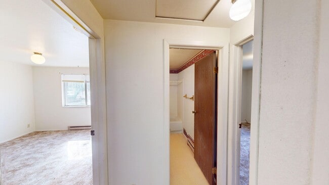 Building Photo - 2 bedroom duplex in quiet cul-de-sac