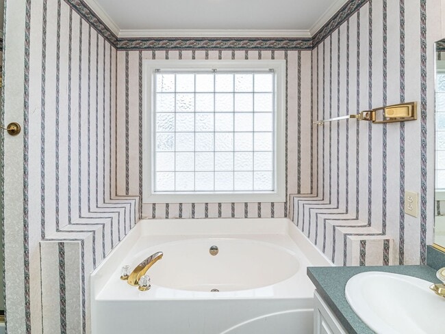 Building Photo - MUST SEE 3 BR | 2 BA w/ Finished Bonus Room *Pikeville school district*