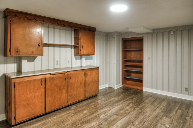 Building Photo - Aksarben Beauty