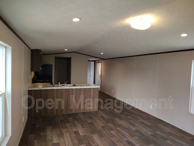 Building Photo - 24 Erin Ln