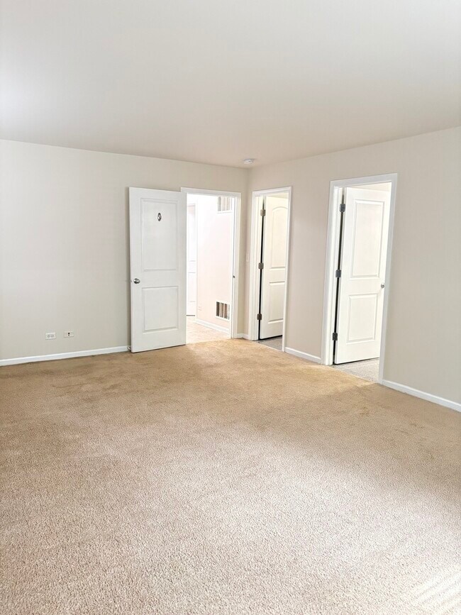 Building Photo - 429 Grosvenor Ln