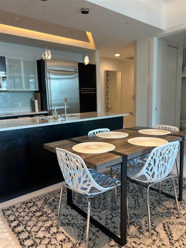 Building Photo - 500 Brickell Ave