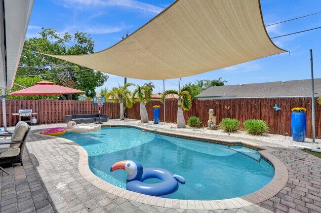 Building Photo - 10501 NW 20th Ct