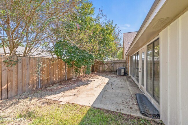 Building Photo - 101 Wisteria Dr